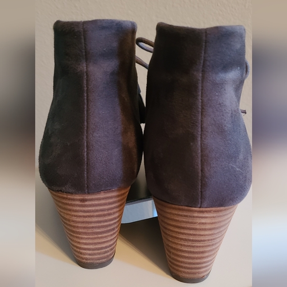 Dr Scholls 8W gray suede ankle bootie wedges - Picture 6 of 7